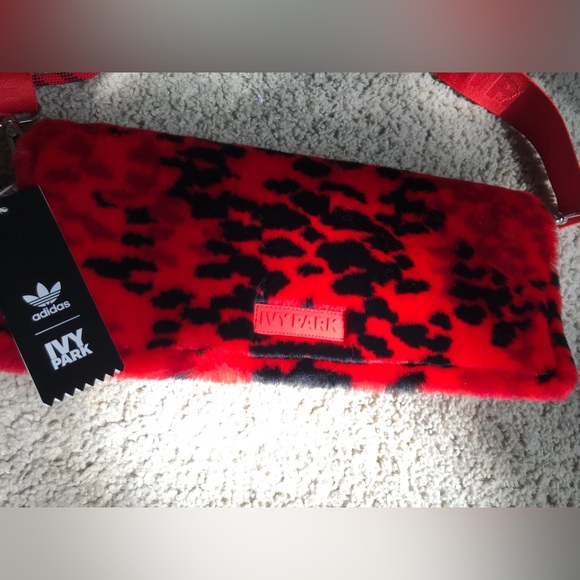Ivy park x Adidas clutch red animal print new with tags never used rare - Picture 4 of 5